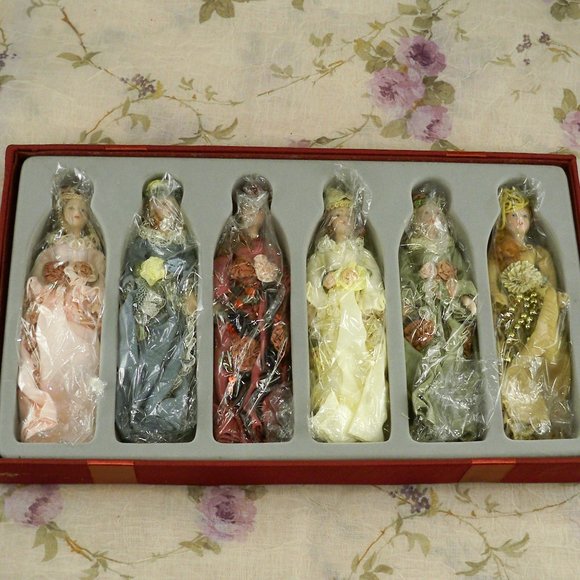 6 Doll *Box Set - Picture 2 of 8